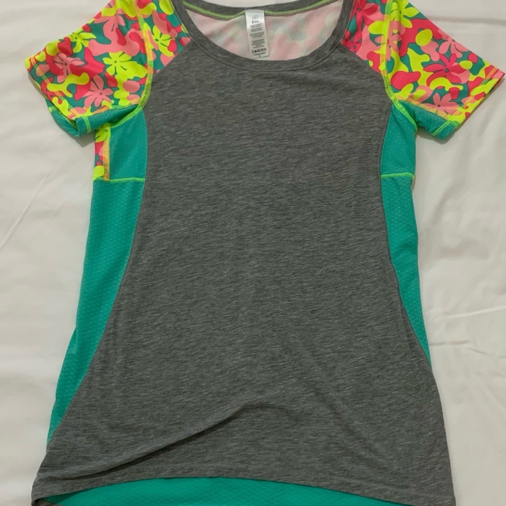 Ivviva sports shirt